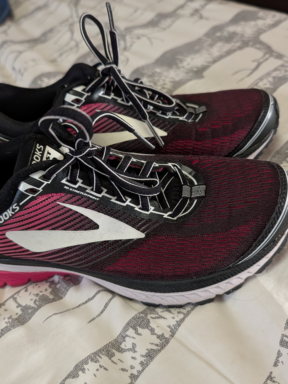 Brooks Women's Athletic Shoes - Pink and Black